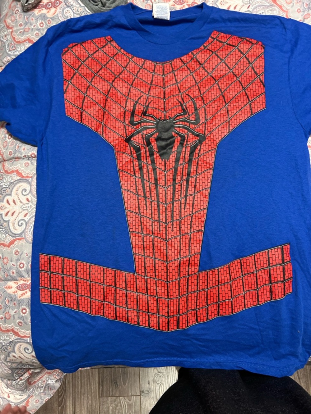 Mens large spiderman shirt